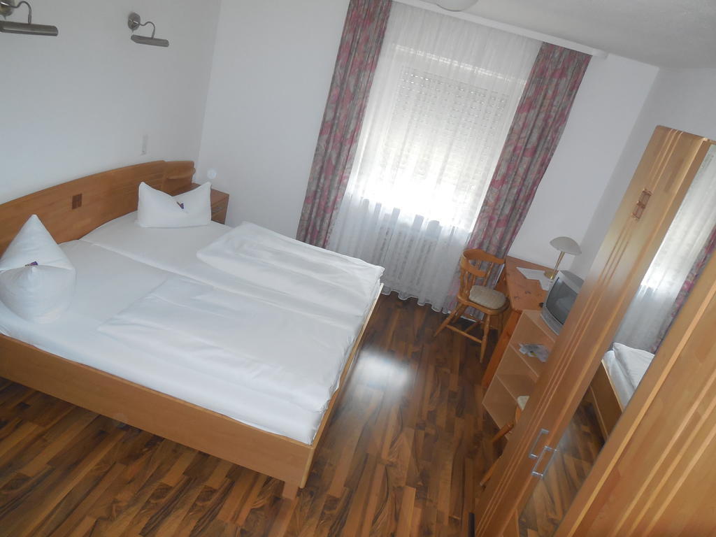 Hotel Garni Am Hechenberg ماينتس الغرفة الصورة